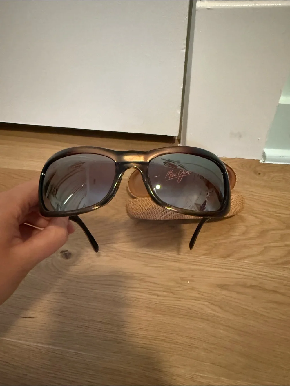 Maui Jim Brown Tortoise Polarized Sunglasses with Blue-Gray Lenses